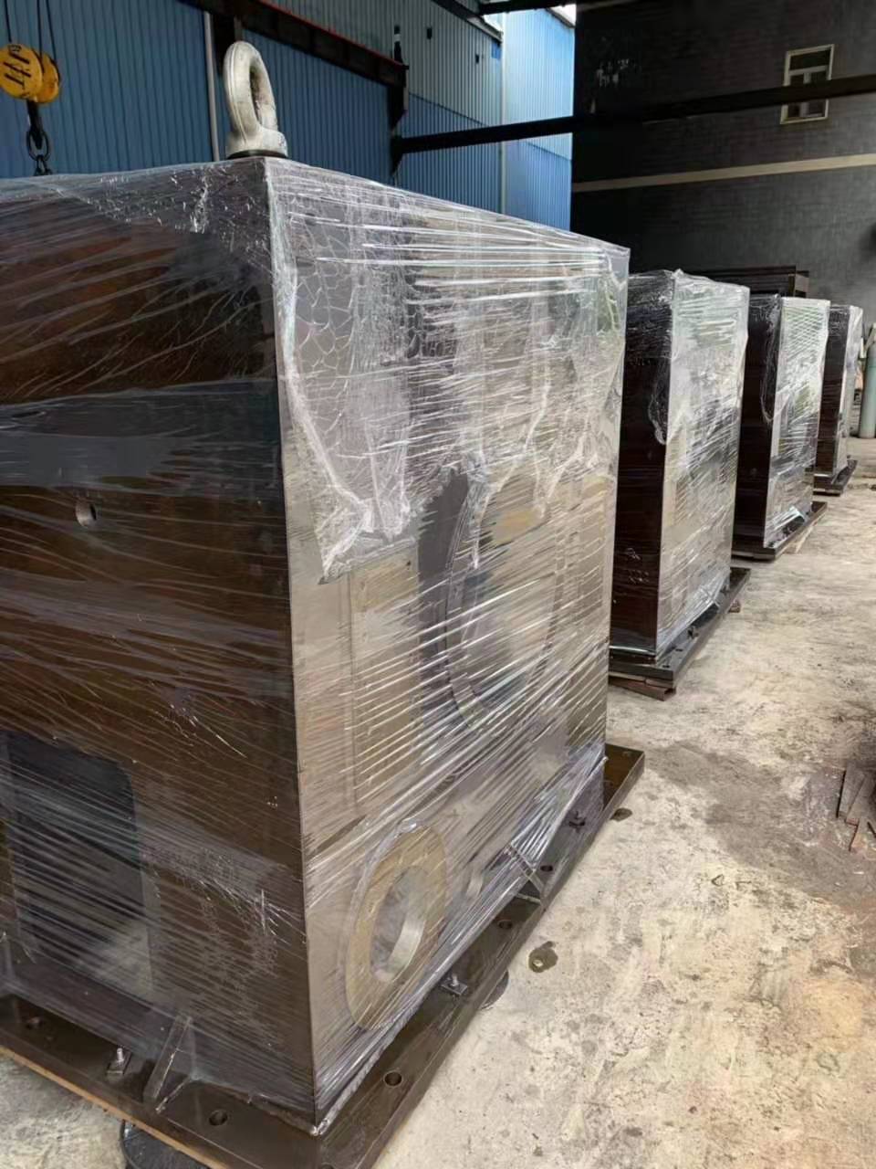 滿滿一車“大型自動化設備機架”發(fā)貨江蘇